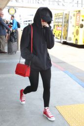 Maisie Williams Tries To Go Incognito - LAX Airport in Los Angeles 07/12/2017
