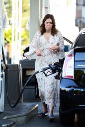 Mandy Moore - Pumps Gas Into Her Toyota Prius in Los Angeles 07/12/2017