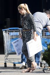 Michelle Hunziker - Shopping at IKEA in Milan, Italy 07/11/2017
