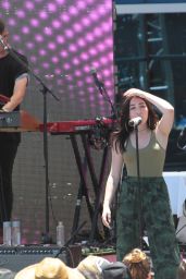 Noah Cyrus – Performing Live at the Y100 Mack-A-Poolooza Festival in Miami Beach 07/15/2017