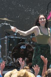 Noah Cyrus – Performing Live at the Y100 Mack-A-Poolooza Festival in Miami Beach 07/15/2017
