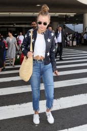 Olivia DeJonge - Arrives at LAX Airport in Los Angeles 07/26/2017