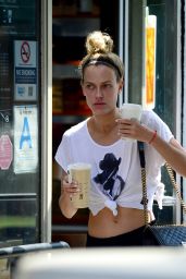 Peta Murgatroyd - Visit to Starbucks to Grab Some Beverages in LA 07/19/2017