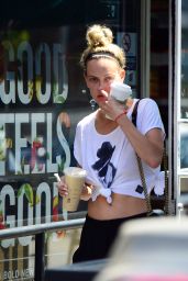 Peta Murgatroyd - Visit to Starbucks to Grab Some Beverages in LA 07/19/2017
