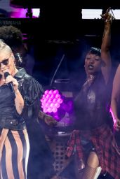 Pink - Performs live at Henry Maier Festival Park in Milwaukee 07/02/2017