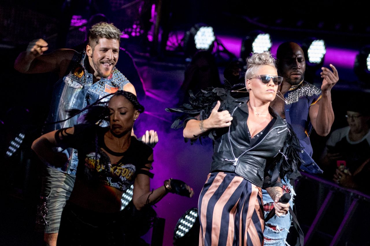Pink - Performs live at Henry Maier Festival Park in Milwaukee 07/02 ...