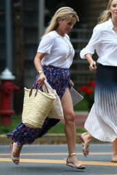 Reese Witherspoon - Leaves Gwyneth Paltrow