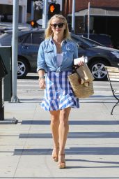 Reese Witherspoon - Shopping in Santa Monica 07/27/2017