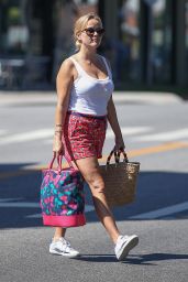 Reese Witherspoon Summer Street Style - Brentwood 07/26/2017
