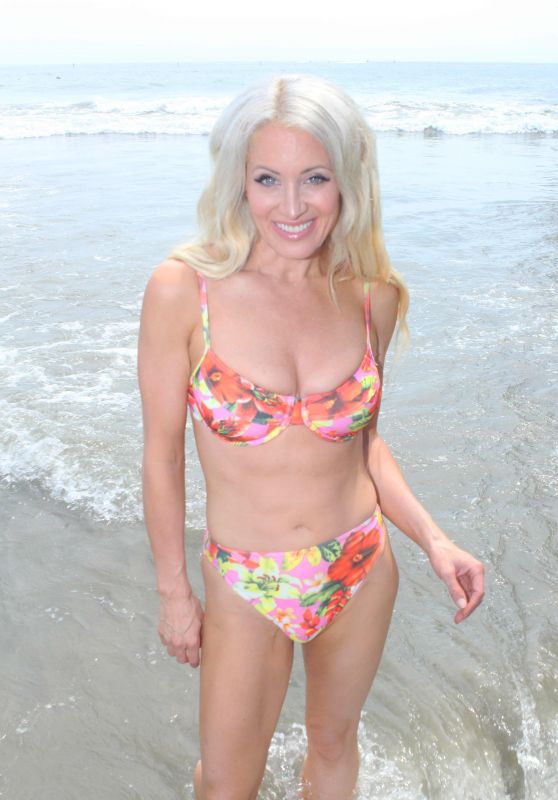 Sara Barrett in a Bikini at the Beach in Santa Monica 07/09/2017