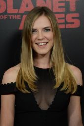 Sara Canning – “War For The Planet Of The Apes” Premiere in New York 07/10/2017