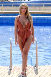 Tyne-Lexy Clarson in a Swimsuit - Bodrum, Turkey 07/12/2017
