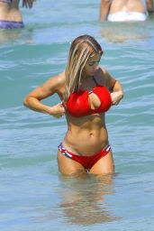 Valeria Orsini in Festive bikini in Miami 07/04/2017
