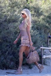 Victoria Silvstedt - Arriving at the Club 55 in Saint-Tropez, France 07/01/2017