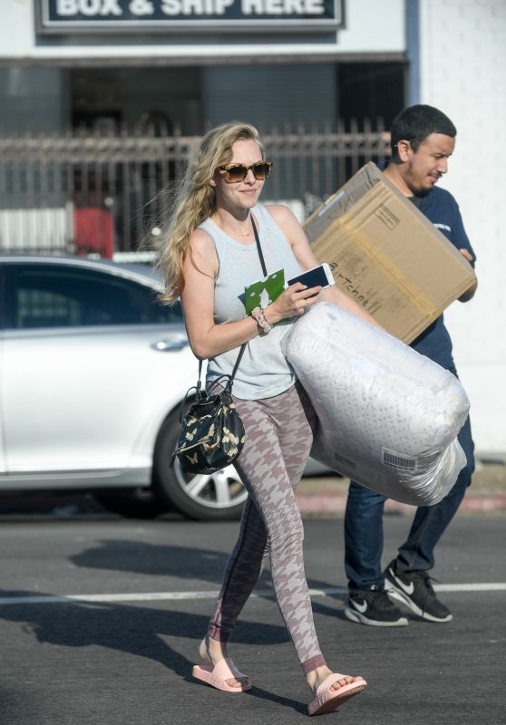 Amanda Seyfried - Picks Up Some Packages and Bedding at Her PO Box in LA 08/28/2017