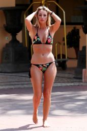 Amber Dowding - "The Only Way is Essex" Cast in Marbella 08/11/2017
