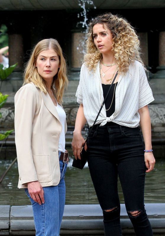 Ana de Armas & Rosamund Pike - "Three Seconds" Filming in Central Park 08/25/2017