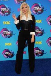 Bebe Rexha – Teen Choice Awards in Los Angeles 08/13/2017