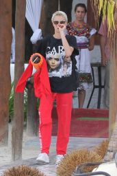 Cara Delevingne - Celebrate Her 25th Birthday in Cancun 08/08/2017