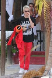 Cara Delevingne - Celebrate Her 25th Birthday in Cancun 08/08/2017