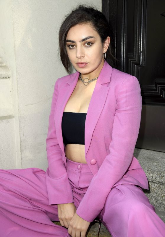 Charli XCX - Photo Session at Warner Music in Berlin 08/30/2017