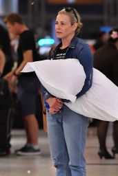 Chelsea Handler - Airport in Los Angeles 08/10/2017