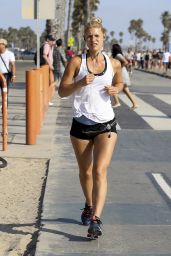 Claire Danes- Running in Santa Monica 08/07/2017