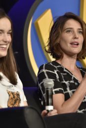 Cobie Smulders - The Wizard World Chicago Comic-Con in Rosemont 08/26/2017