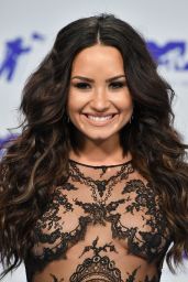 Demi Lovato – MTV Video Music Awards in Los Angeles 08/27/2017