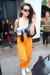 Dua Lipa - Leaving the Global Radio Studios in London 08/07/2017