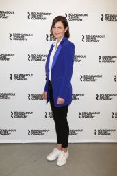 Elizabeth McGovern – “Time and The Conways” Cast Photocall in NYC 08/24/2017