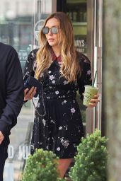 Elizabeth Olsen - Stopping at a Juice Press in NYC 08/02/2017