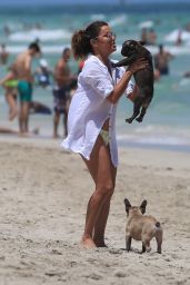 Eva Longoria - Enjoys a Day at the Beach in Miami 08/06/2017
