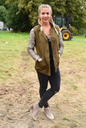 Gemma Atkinson – V Festival at Hylands Park in Chelmsford