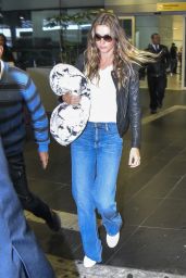 Gisele Bündchen in Travel Outfit - Arriving on a Flight at Guarulhos International Airport in São Paulo 08/15/2017