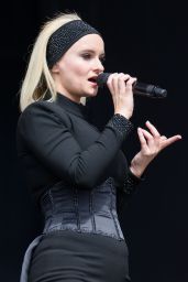 Grace Chatto – Performs at V Festival in Chelmsford, UK 08/20/2017