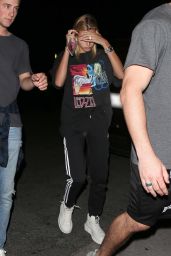 Hailey Baldwin - Going to Church in Los Angeles 08/30/2017