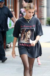 Hailey Baldwin - Wars an "In Memory of Aaliyah" Shirt, NYC 07/31/2017