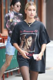 Hailey Baldwin - Wars an "In Memory of Aaliyah" Shirt, NYC 07/31/2017