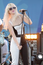 Hayley Williams - Performs Live on Good Morning America