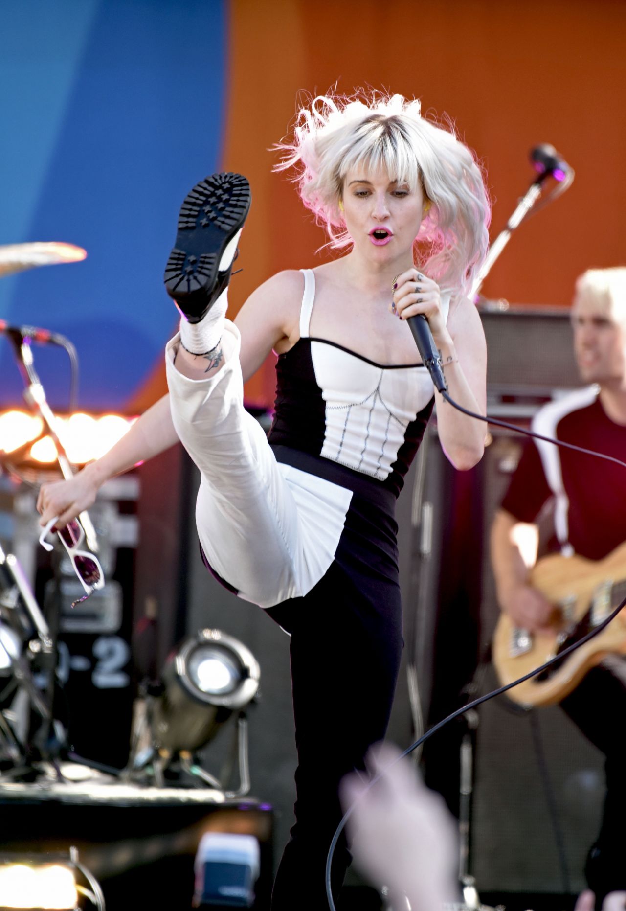 Hayley Williams Performs Live on Good Morning America's Summer