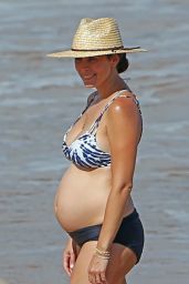 Jamie-Lynn Sigler Show Off Her Baby Bump in a Bikini - Maui 08/23/2017