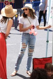 Jenna Dewan Tatum - Shopping at the Farmer