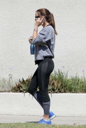 Jennifer Garner Botty in Tights - Out in Santa Monica 08/28/2017