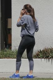 Jennifer Garner Botty in Tights - Out in Santa Monica 08/28/2017