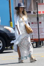 Jessica Alba Street Style - Shopping in LA 08/26/2017