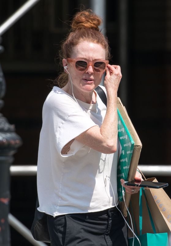 Julianne Moore Chatting on the Phone - New York City, August 2017