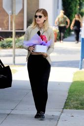Kate Mara - Bringing a Gift and Some Roses With Her in West Hollywood 08/21/2017