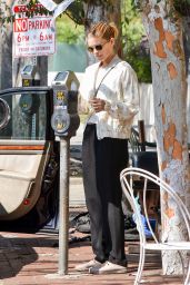 Kate Mara in Casual Attire - Hollywood, CA 08/23/2017