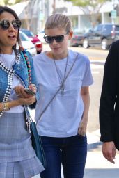 Kate Mara - Out for Lunch With Friends at Cafe Gratitude in Beverly Hills 08/24/2017